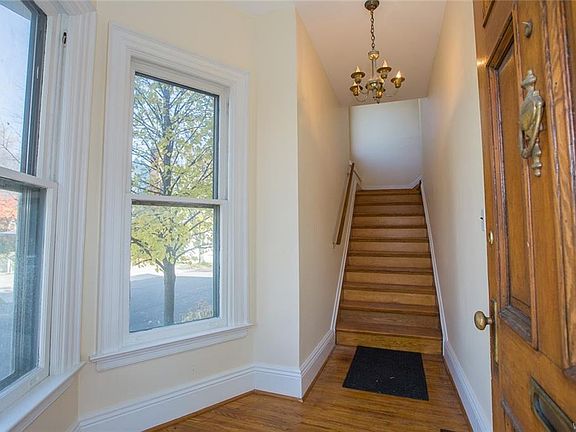 3rd image of 61 Brantford Pl