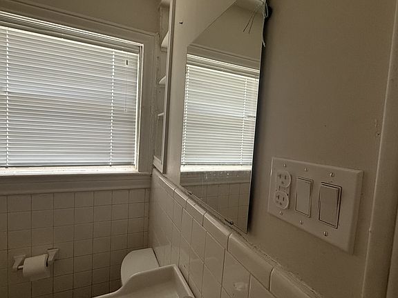 4th image of 1850 W Main St #1
