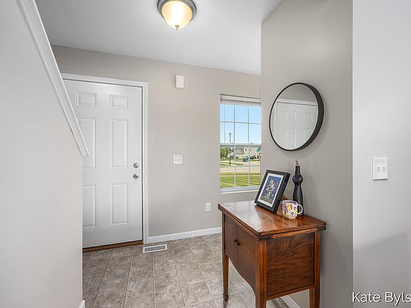 4th image of 4614 Quaker Hill Ct SE