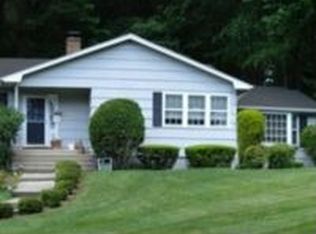 115 Oldfield Rd, Trumbull, CT 06611