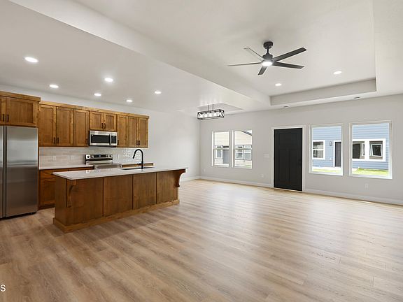4th image of 3337 35th St W