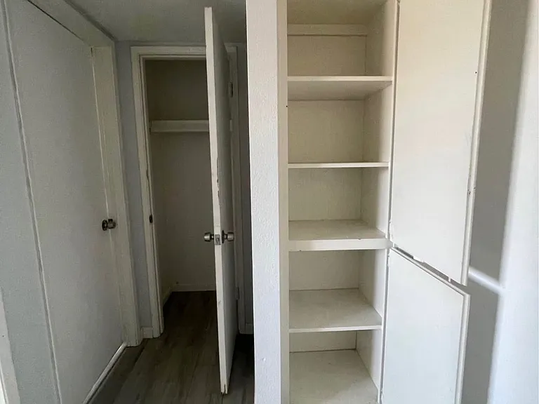 112 E Indigo St — Photo 2