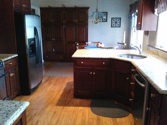 4th image of 435 Cedar Hill Ave