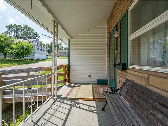 5th image of 58 Poplar St