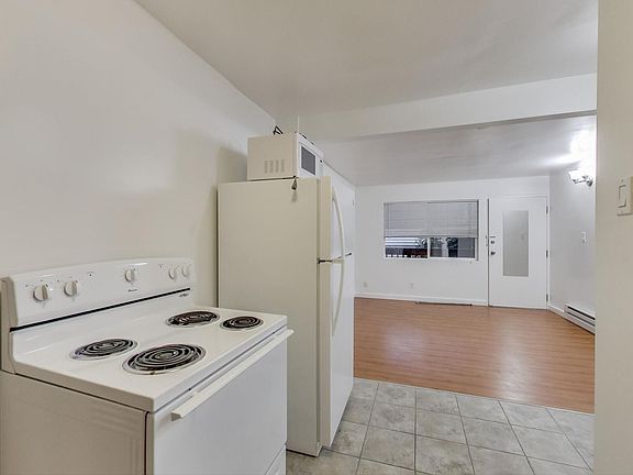 4th image of 461 24th St APT 3