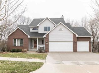 2830 Adirondack Dr NE, Cedar Rapids, IA 52402