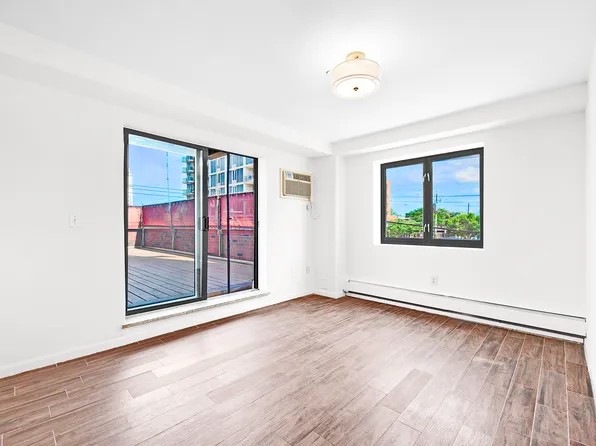 2570 East 17th Street image 22 of 25