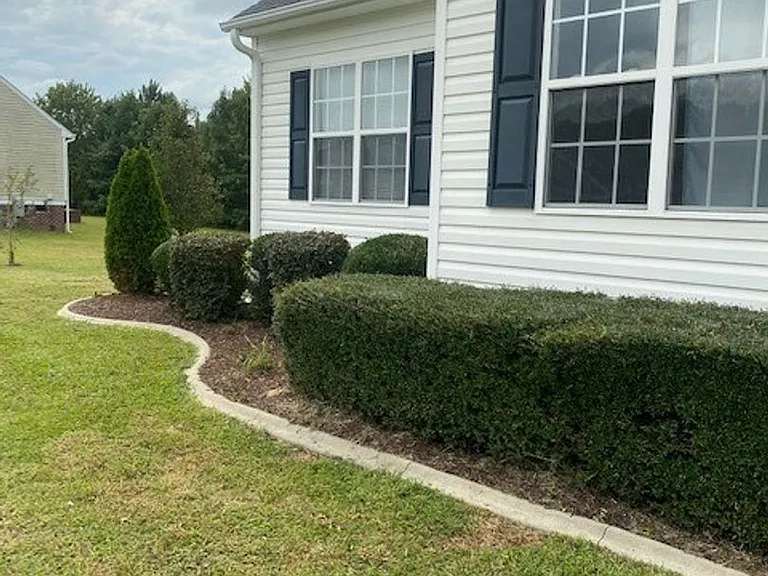 305 Towbridge Ln — Photo 2