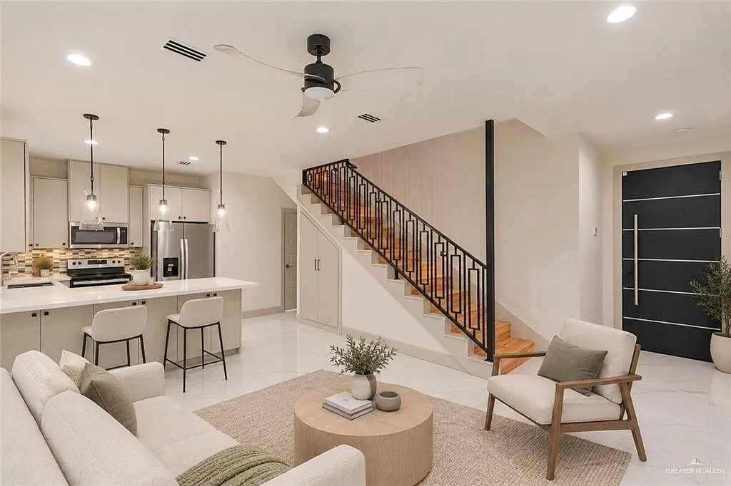 3 bed, 2.0 bath, 1495 sqft, $2,500 — Photo 3