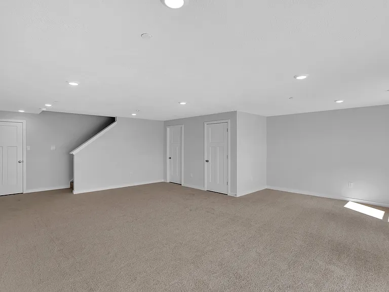 126 Scotland Ln — Photo 31