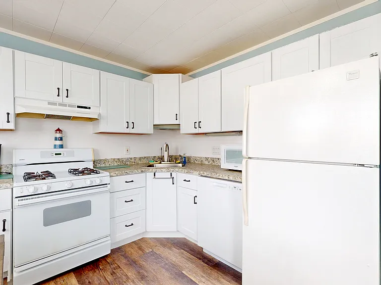712 W Beach Ave #A — Photo 7