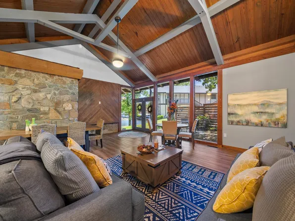 1139 Twin Points Rd, Hot Springs, AR 71913