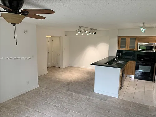 570 S Park Rd #13-6 Photo 1