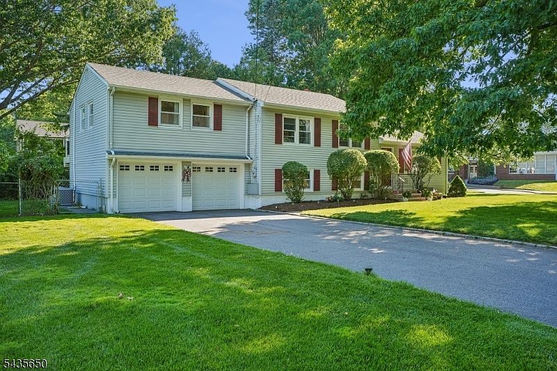 1st image of 2 Knapp Ave