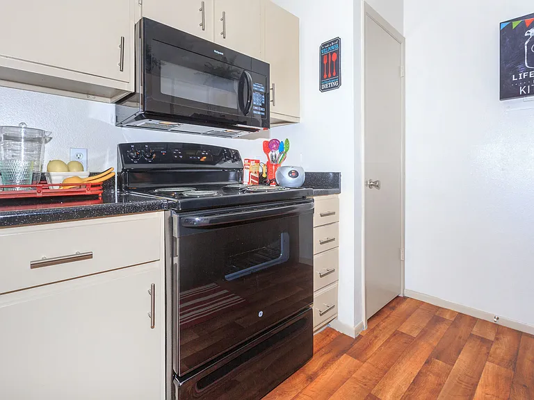 Beeville Station Apartments — Photo 11
