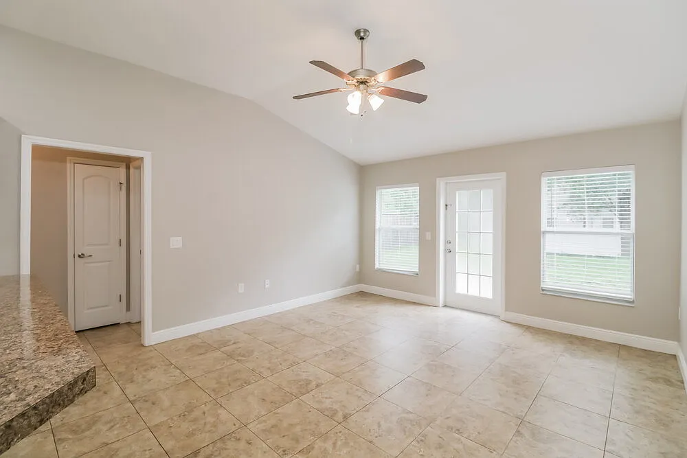 3 bed, 2.0 bath, 1489 sqft, $2,230 — Photo 4