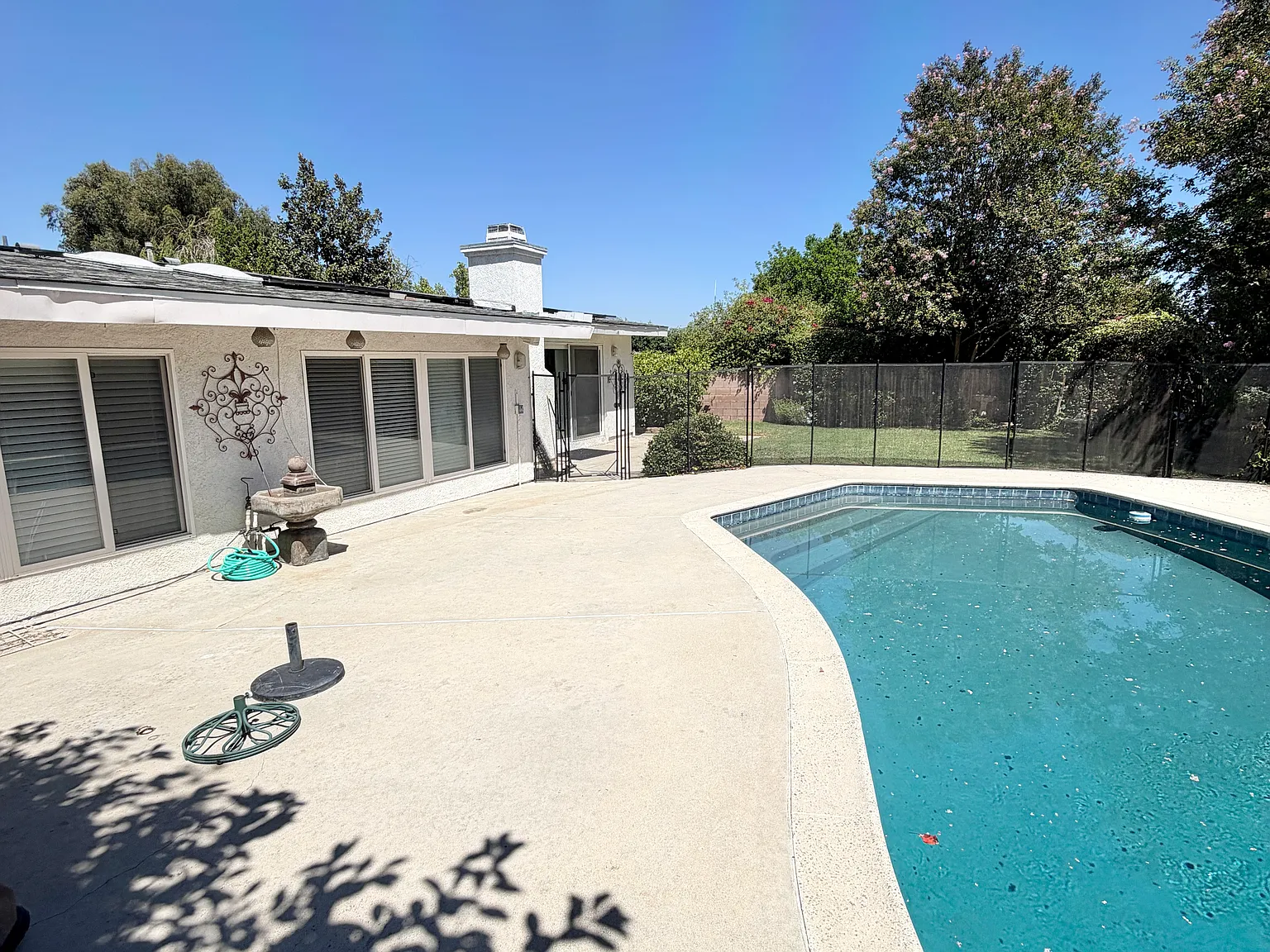 4 bed, 2.5 bath, 2097 sqft, $5,200 — Photo 2