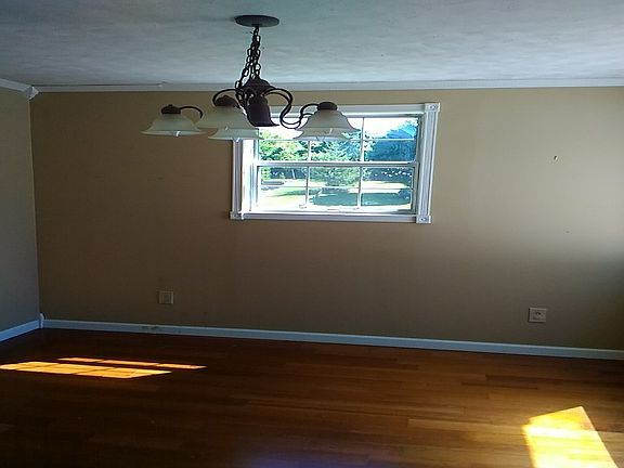 4th image of 201 Lincoln Dr