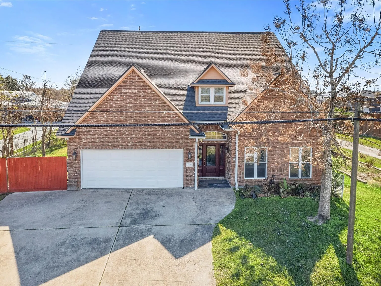 3 bed, 4.0 bath, 3937 sqft, $2,800 — Photo 1