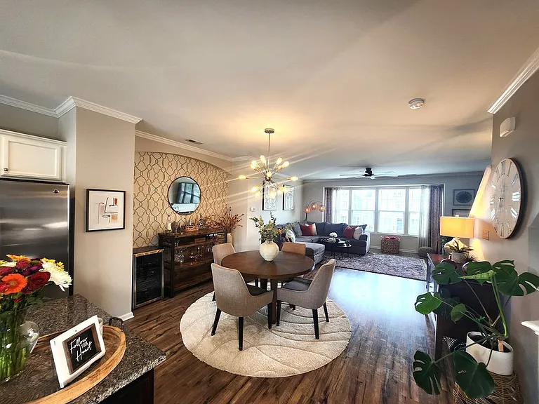 1422 Independence Blvd — Photo 5
