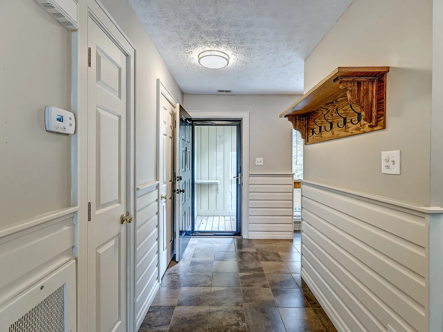 3 bed, 1844 sqft, $2,500 — Photo 4