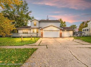 1032 London Dr, Lansing, MI