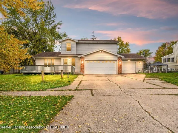 1032 London Dr, Lansing, MI 48917