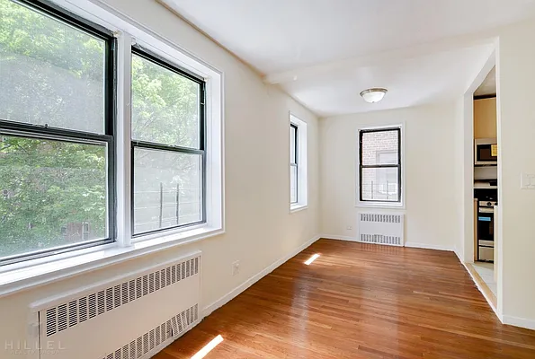 Rented by Hillel Realty Group | media 16