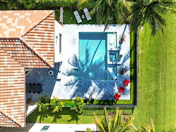 4th image of 9349 Eden Roc Court