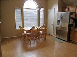 4th image of 305 Highland St