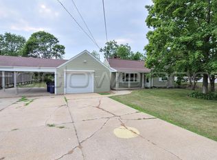 3601 Center Point Rd NE, Cedar Rapids, IA 52402