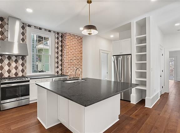 4th image of 1522 Camp St #1522
