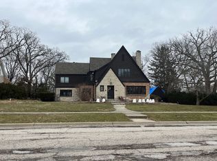 380 River Bluff Rd, Elgin, IL 60120