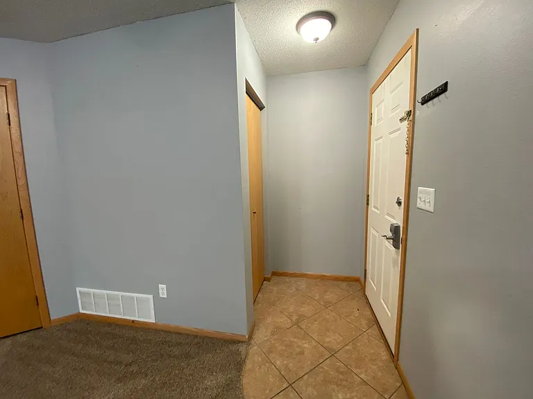 2570 Amber Valley Ct S — Photo 31