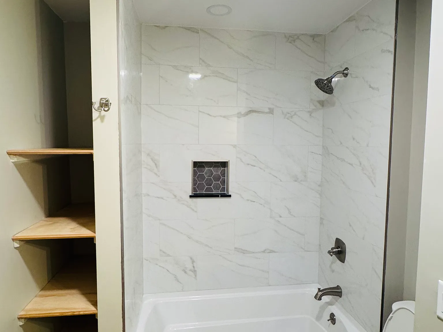 1 bed, 850 sqft, $1,450 — Photo 3