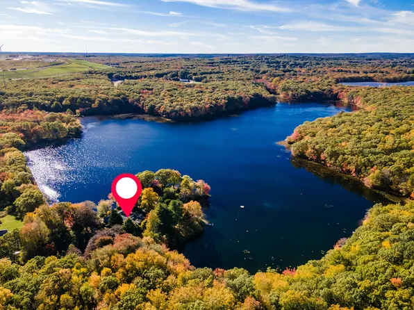 14 Woodlake Dr, Johnston, RI 02919