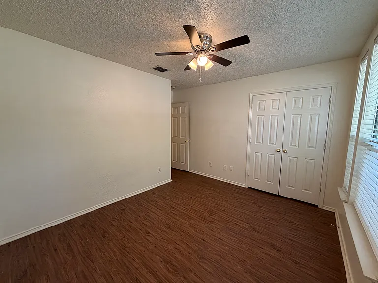 917 Dawson St — Photo 13