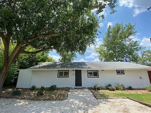 1700 Darst Creek Ln — Photo 21