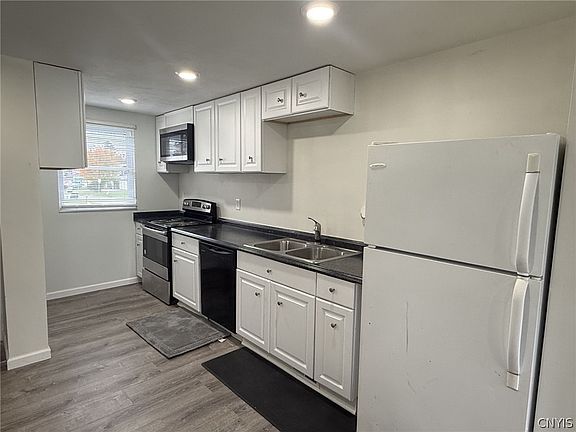 2nd image of 5477 Trastevere Rd