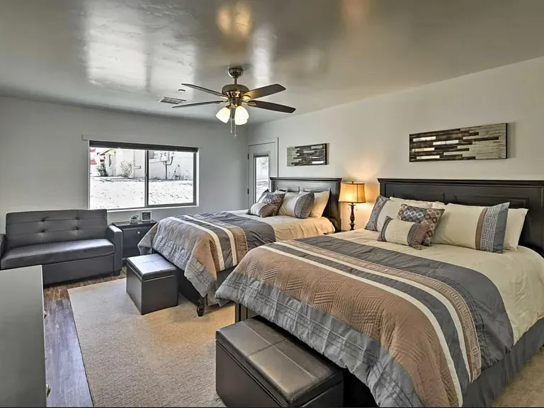 Two queen beds and pullout