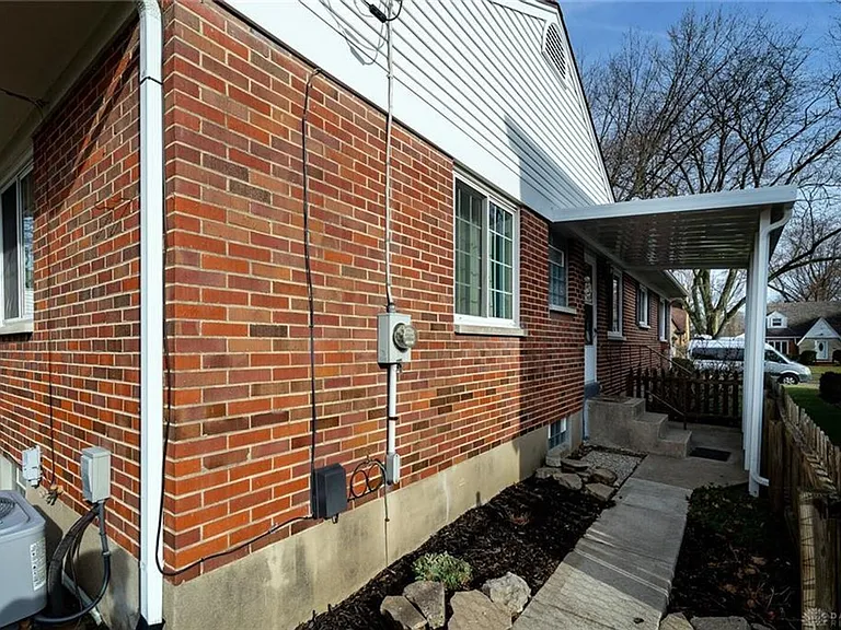 314 Beverly Pl — Photo 37