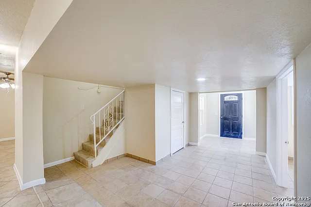 3 bed, 2.5 bath, 2000 sqft, $1,900 — Photo 4