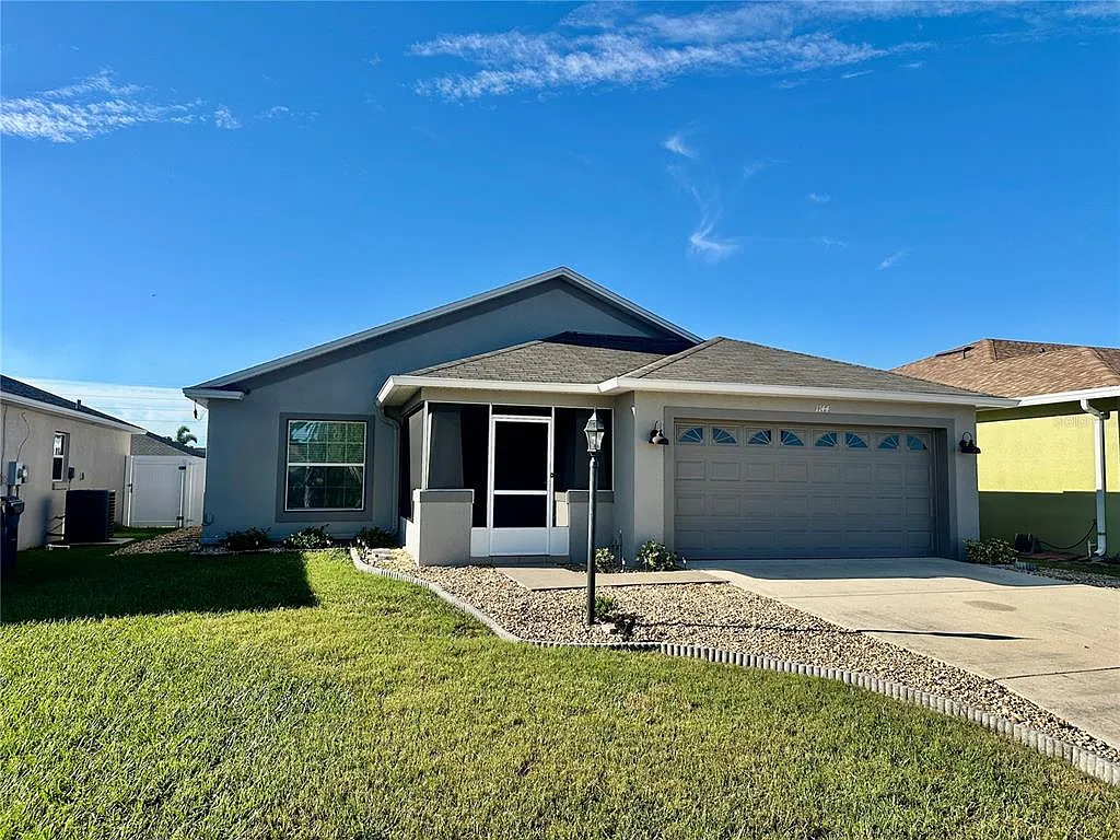 3 bed, 2.0 bath, 1716 sqft, $1,900 — Photo 1