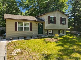 1823 Pine Ln, Interlochen, MI 49643