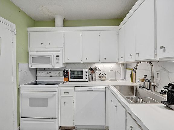 4th image of 6750 NE 21st Road #123