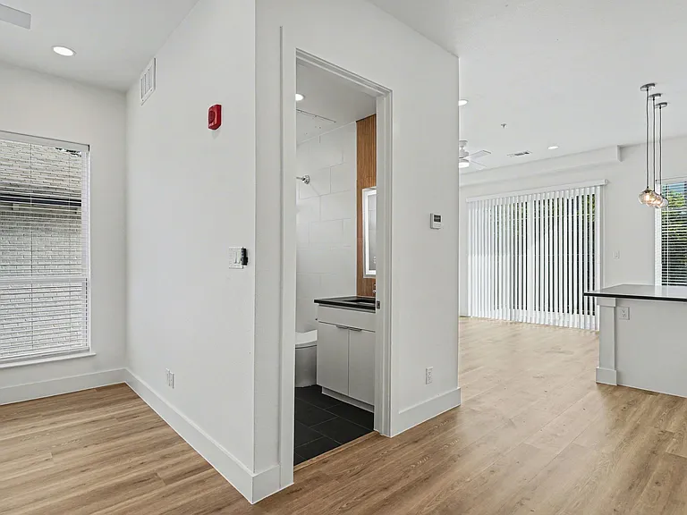 2217 N Fitzhugh Ave #203 — Photo 22