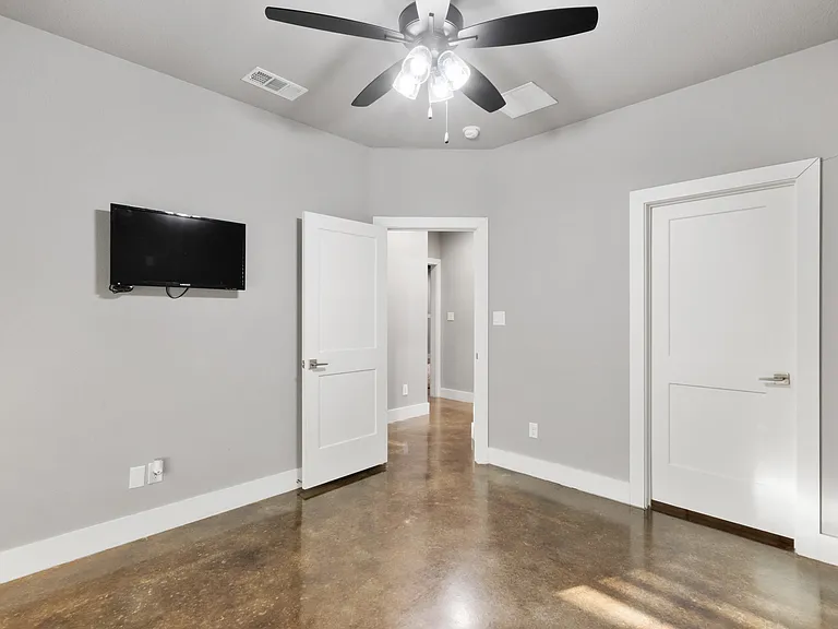 512 Barham Ln — Photo 26