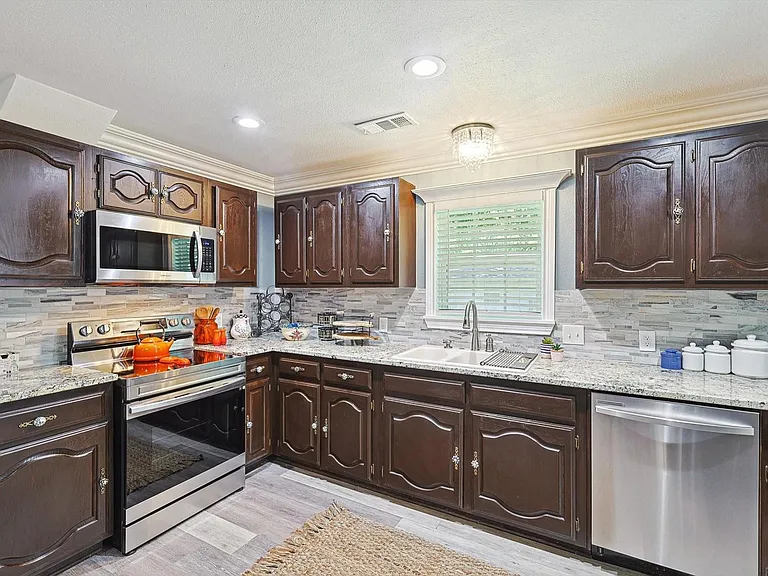 379 S John Douglas Rd — Photo 12