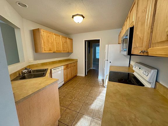 2nd image of 208 Sawyer Ln