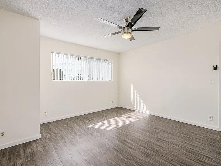 1808 N Harvard Blvd — Photo 12